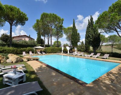 elegante villa tra i vigneti toscani con piscina e jacuzzi